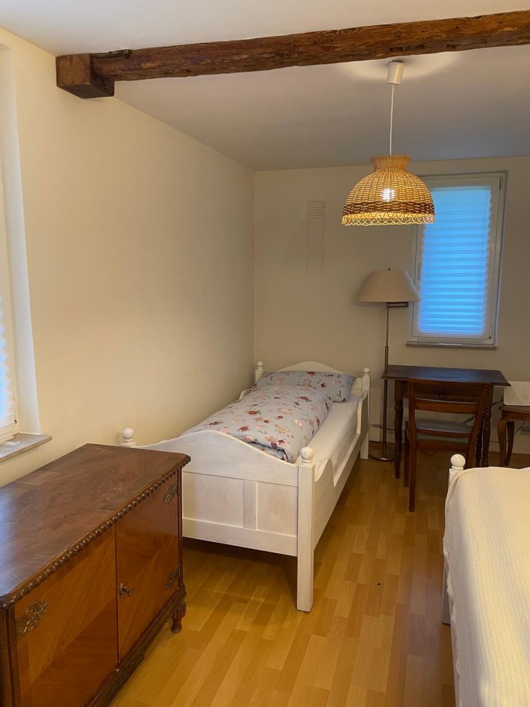 2. Schlafzimmer mit zwei gemütlichen Einzelbetten.